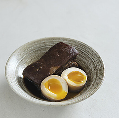 西表産 八重山下地黒糖でじっくり煮込んだ豚ラフテー 半熟卵添え