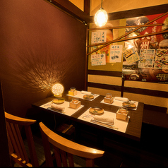 早めにご予約頂ければ4名席を2名で広々とご利用可