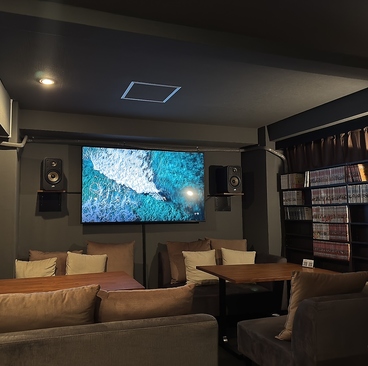 シーシャカフェ&バー Calmiaの雰囲気1