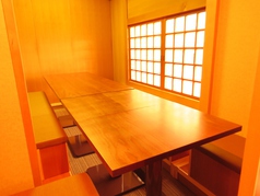 1階掘り炬燵個室はセパレートで5～8名様用の個室にも変更できます。