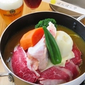 料理メニュー写真 ●北海道soup curry pot［肉・肉・チーズのカレー鍋］