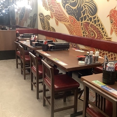 鏡が張り巡らされたお席。