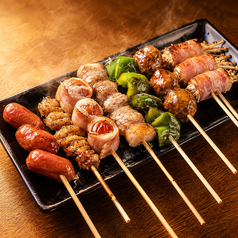 伝統の塩と秘伝のタレで味わう自慢の焼鳥を◎