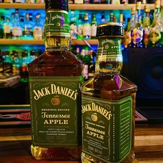 定番からレアなウイスキーまで常時300本