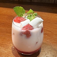 小人のいちごミルク