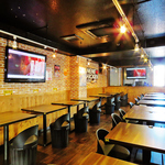 1階2階それぞれ3台ずつテレビがあるので、K-POPのMVを見ながら、お食事をお楽しみいただけます♪