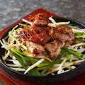 料理メニュー写真 豚ハラミの鉄板焼き～自家製ソース～