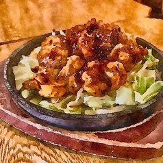 鉄板ホルモン焼き赤（辛みそ）