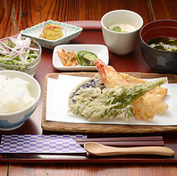 水～土曜は11：30～、気軽にランチを楽しめます◎