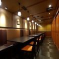 テーブル席ございます。ご家族、ご友人とのお食事はもちろん、各種ご宴会もぜひ『かごの屋』をご利用下さい。※店舗により部屋の配置・席数が異なる場合がございます