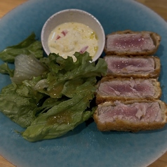 まぐろレアカツとタルタルソース