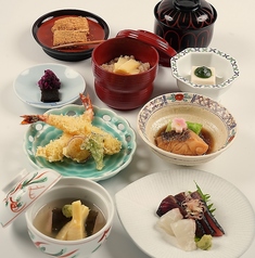 ＜当店一番人気＞　田ごとの季節御膳　