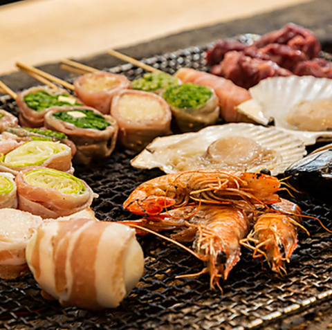 鮮魚の刺身や藁焼き、炭火焼を五感で味わう炉端と日本酒が楽しめるお店です！