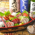 市場直送の新鮮な海鮮を使用した海男名物【豪快！刺身10点盛】は宴会コースでも！ぜひご賞味ください