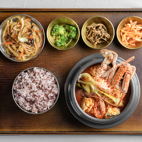 元祖スンドゥブ専門店！店内仕込みにこだわった韓国料理の数々をご堪能ください！