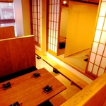 2階にはゆったりくつろげる掘りごたつ席やソファ席もございます。