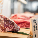 食べ放題ながら上質なお肉と、贅沢に趣向を凝らしたサイドメニューも楽しめます♪3種のコースあり！