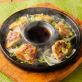 料理メニュー写真&nbsp;熱々鉄板焼き餃子