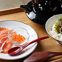 いくらとサーモンのごまだれ茶漬け