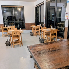 クリスマス前後の期間は、特別営業を実施しております。営業時間は11時~15時と17時~20時。ぜひこの機会にディナー、テイクアウトピザをお召し上がりくださいませ。