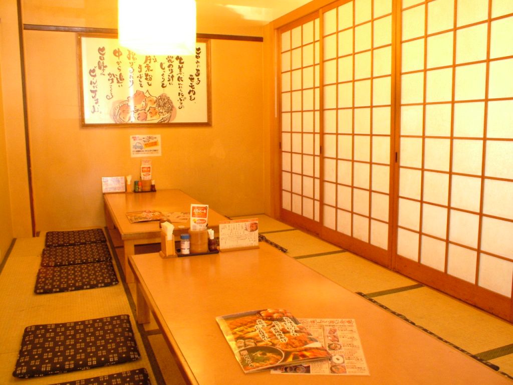 ふすまの仕切りを開ければ40名様までのご宴会も広々！楽々♪