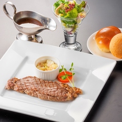 ホテルならではの技と素材を活かした本格洋食。