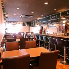 賑やかな雰囲気の中、仲間たちと素敵な時間を過ごせる場所です！会社のイベントや打ち上げにぴったりなスペースをご用意しております。貸切可能人数は20名様～30名様までお受けできるため、思い出に残るパーティーを実現可能です。結婚式の二次会や歓迎会など、様々なシーンでの利用が可能です。ぜひ当店をご利用ください♪