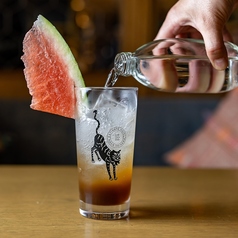 沖縄素材たっぷりのオリジナルクラフトコーラ「今帰仁スイカの美ら島コーラ」