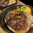 厳選されたお肉の旨みがぎゅっと詰まったitoのオリジナルハンバーグはソースをお選びいただけます◎和風出汁おろし、醤おろしポン酢、醤油麹照り焼き、和風甘酒の全4種類！皆で別のソースを頼んでシェアして愉しむのもオススメです♪