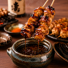 【職人技輝く】備長炭で香ばしく焼き上げる本格焼き鳥