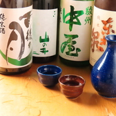 夕月夜こだわりの日本酒！飲み放題の日本酒はすべて「純米酒」にこだわっております！醸造アルコールを使用していないため、お米本来の旨味や甘味を感じられ、ふくよかなお米の香りが楽しめます。純米酒は炊き立てのご飯と同じようにお米のおいしさを引き出しているお酒です。ぜひお気に入りの1杯を見つけに来てください！