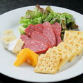 料理メニュー写真&nbsp;サラミ&チーズ盛り合わせ