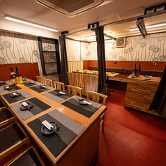 貸切利用にも対応しており、周りを気にせずプライベートな空間としてご利用いただけます。歓送迎会やイベント、パーティーなど幅広いシーンに対応可能。人数やご要望に応じて柔軟にご案内いたします。