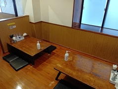 小上がり席をご用意しております。(4席×2)　詳細は店舗までお気軽にお問い合わせください。