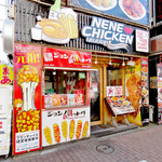 新大久保駅から徒歩30秒！外観のインパクトも大！韓国気分が味わえるお店です。是非一度ご来店下さい