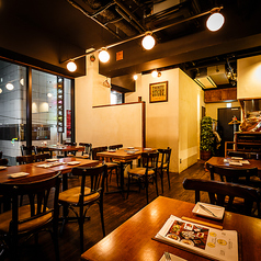 カジュアルなパーティーや交流会におすすめの貸切！立食で最大39名様までご利用いただけます。美味しいオイスター料理とドリンクを片手に、自由なスタイルで交流をお楽しみください！