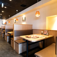 開放感のある店内。木のぬくもりが温かい癒しの空間で落ち着いたご宴会を開催頂けます。大人数様もOK！各種ご宴会にもおすすめ♪