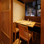 6名様までご利用いただける個室席。シーンに合わせてご利用ください。