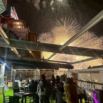 夏は花火を一望できる最高のロケーション！