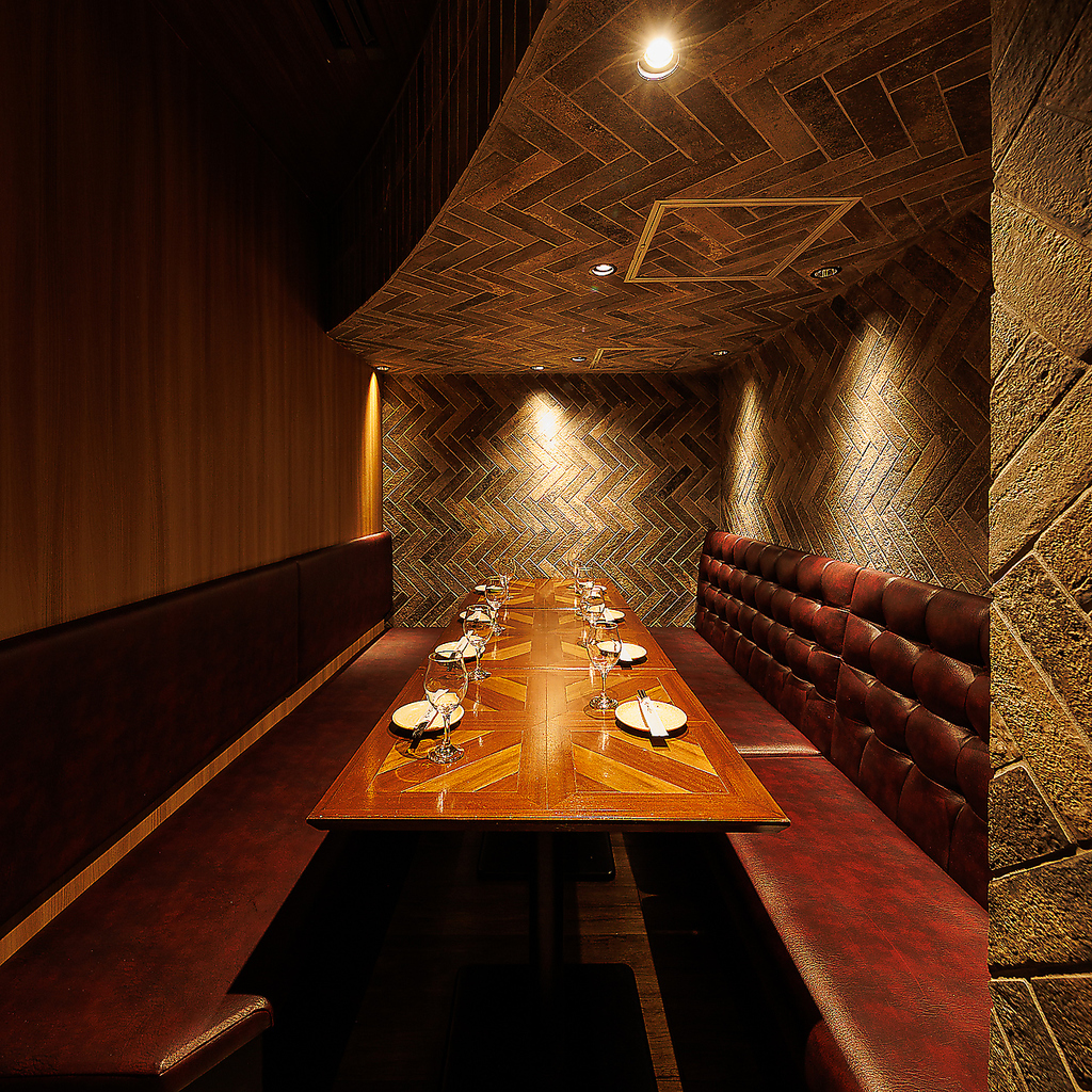 【～8名様】8人までの中人数でのご来店のお客様にもゆったりできます。