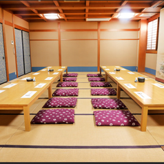 店内3階には貸切座敷のご用意もございます。20～50名様での貸切でご利用いただけますので、大型宴会などにも最適です。人数のご相談なども随時承っておりますので、ぜひお気軽にお問い合わせくださいませ！