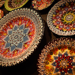 昼はカレー、夜は炭火焼きタンドールとピザと創作。昼夜で表情が変わる二毛作スタイルのビストロ酒場