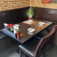 カジュアルにご利用いただけるテーブル席