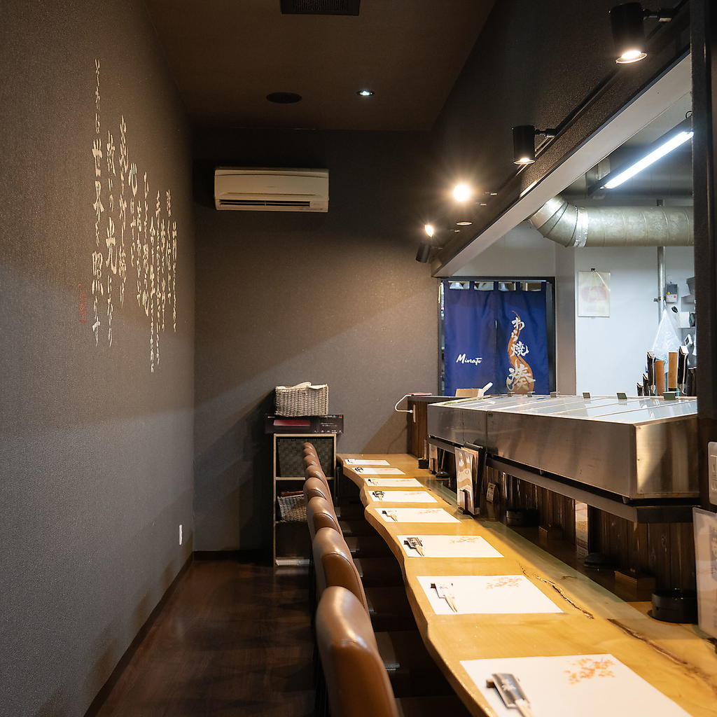 お一人様のしっぽり飲みに嬉しいカウンター席もございます。お仕事帰りにもお気軽にご来店ください！