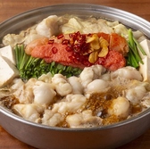 博多名物の明太子をふんだんにつかったもつ鍋！ぴりりとからい明太子のツブツブ感と、噛むと口いっぱいに旨味が広がるもつはお酒と合うこと間違いなし！