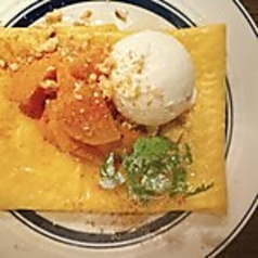 完熟焼き柿とスパイス、ヨーグルトのクレープ