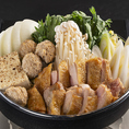 銘柄鶏「信玄鶏」を贅沢に使用した、当店自慢の鍋料理をご用意しております。じっくりと炊き出すことで濃厚な鶏の旨味と、しっとり柔らかい肉質の信玄鶏を一度に堪能できる逸品です。お野菜との相性も抜群で、体の芯から温まる贅沢な味わい。お酒と共にゆったりと、素材の良さが際立つ極上の鍋をぜひお楽しみください。