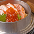 料理メニュー写真&nbsp;サーモンいくら釜めし