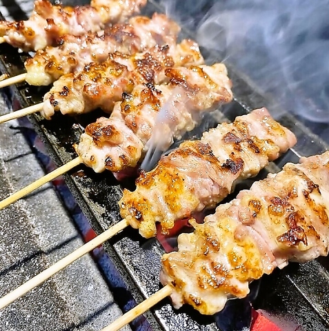 名古屋コーチンを使用した絶品焼き鳥を豊富な日本酒や焼酎とお楽しみください♪