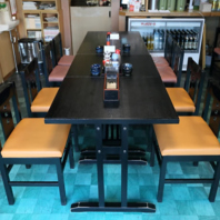 温もりと落ち着きに満ちた、常連が集う憩いの場所。